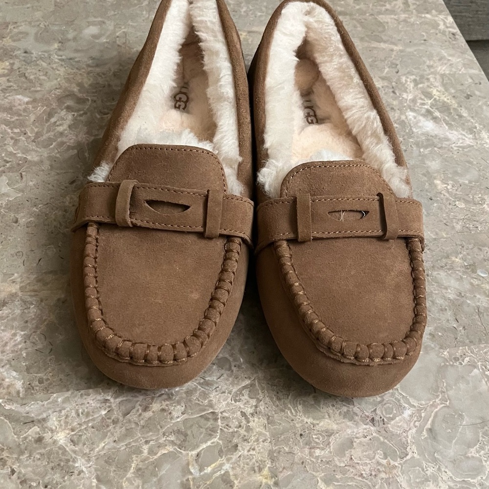 UGG Women's Brown Moccasin loafers